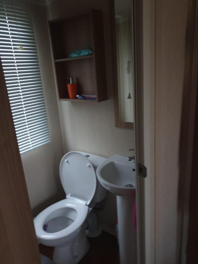 Apartment Swift Burgundy Prestatyn