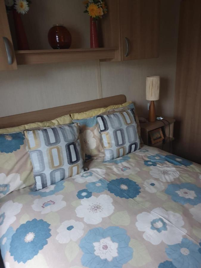 Apartment Swift Burgundy Prestatyn