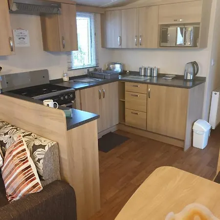 Swift Burgundy Apartment Prestatyn Exterior photo