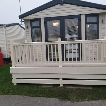 Swift Burgundy Apartment Prestatyn Exterior photo