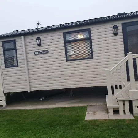 Swift Burgundy Apartment Prestatyn Exterior photo